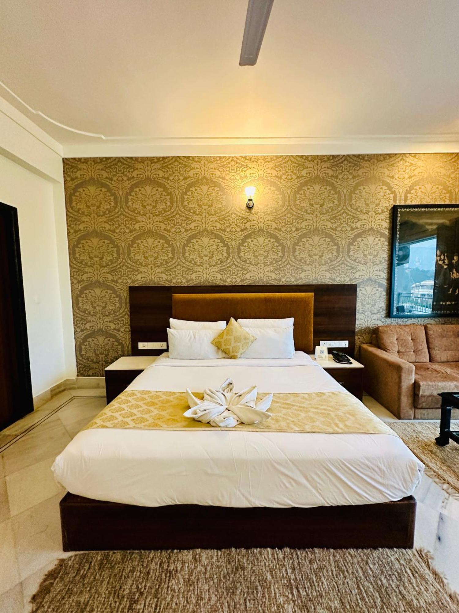 Mewar Palace Resort And Spa Udaipur Buitenkant foto